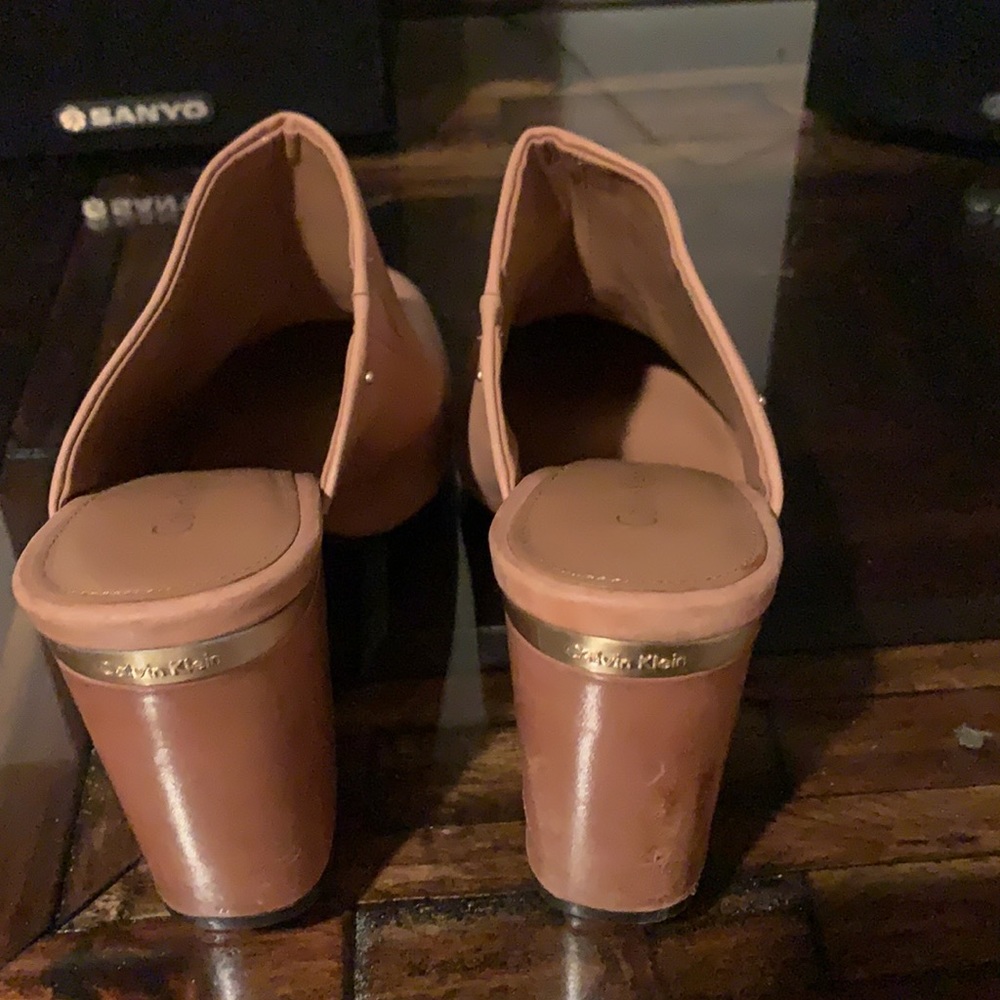 Clogs, High Heel - Picture 2 of 3